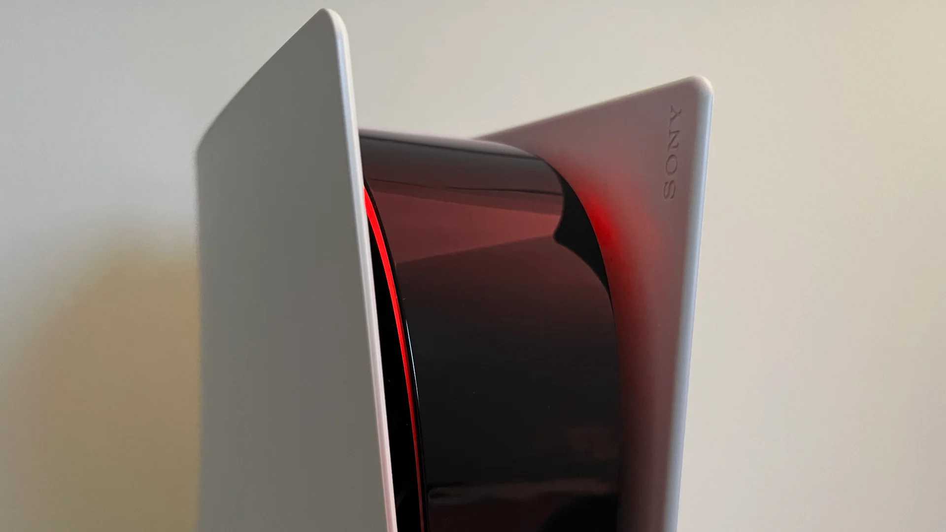 PlayStation 5 mit einer roten LED